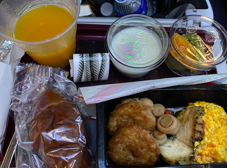 カタール航空の機内食(朝ごはん)